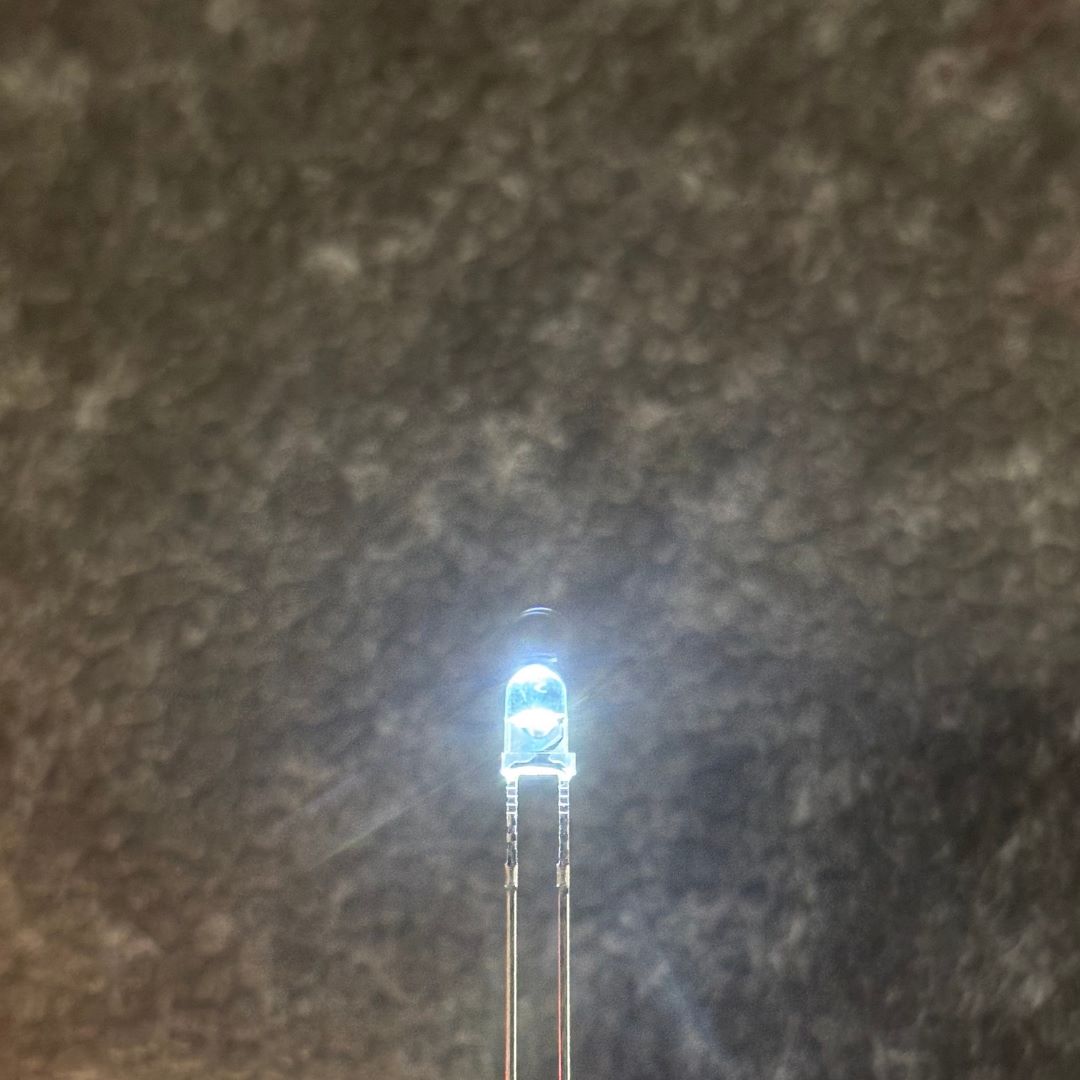 3mm ultra-bright PULSING LED - White