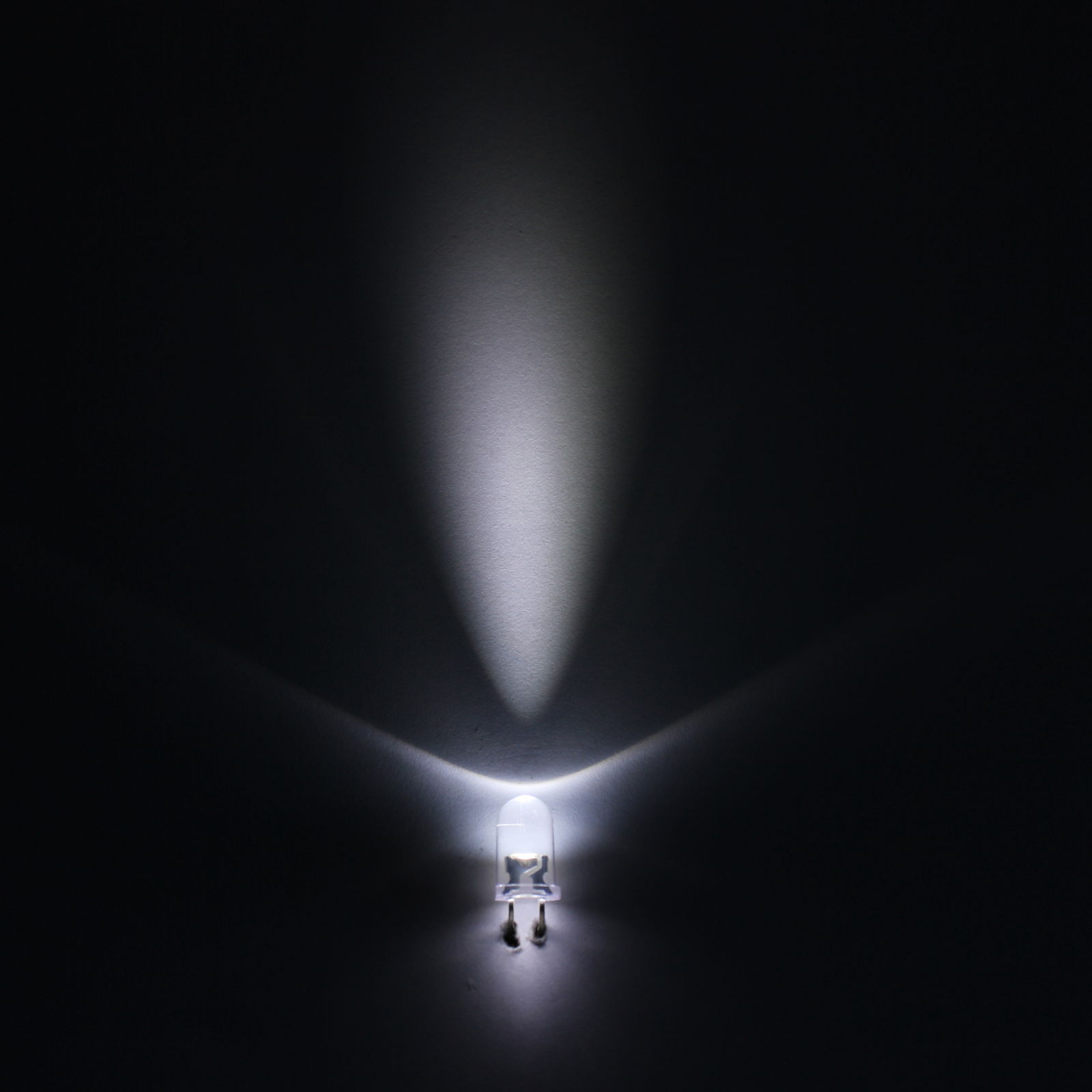 8mm White flashing LED - water clear lens