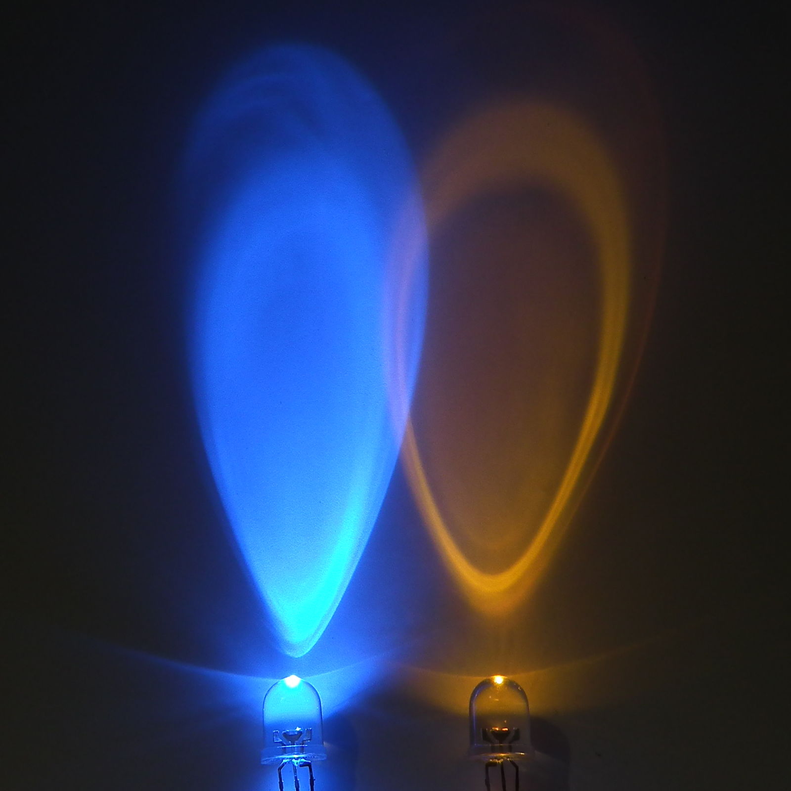10mm Yellow/Blue bi-colour LED (3 lead)